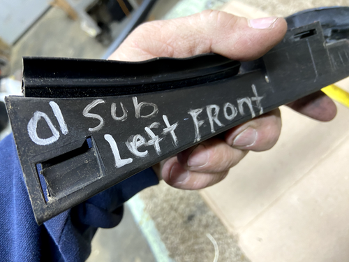 2000-2003 Suburban LEFT FRONT DOOR GLASS SEAL - Bild 11 von 11