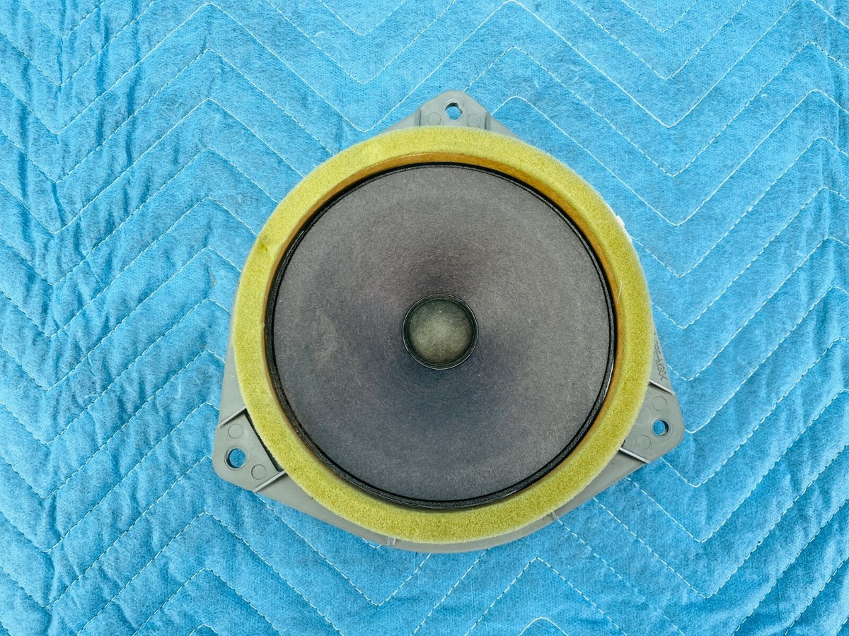 Toyota Land Cruiser Front or Rear RH or LH Door Speaker 1998 1999
