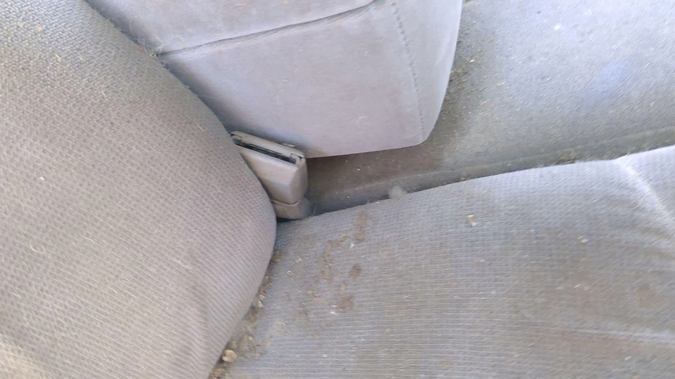 Buick Century 1995 pasajero delantero derecho cinturón de seguridad hebilla hembra receptor gris Foto 3 de 4