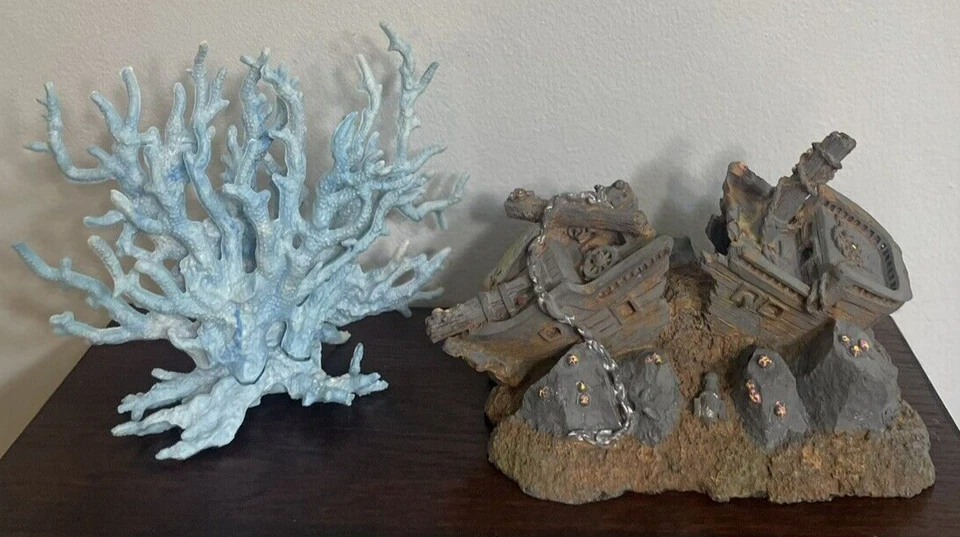 2 шт. аквариумный декор пиратский корабль и искусственный синий коралл аквариум пляжный домик б/у в отличном состоянии - Изображение 4 из 4