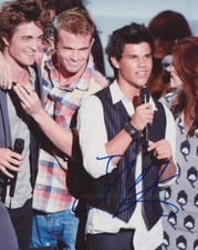 TAYLOR LAUTNER - Twilight GENUINE SIGNED AUTOGRAPH TAYLOR LAUTNER - Twilight GENUINE SIGNED AUTOGRAPH