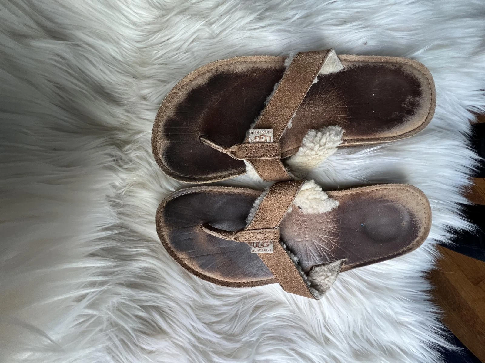 Infradito donna UGG in camoscio con fodera in sherpa taglia 8
