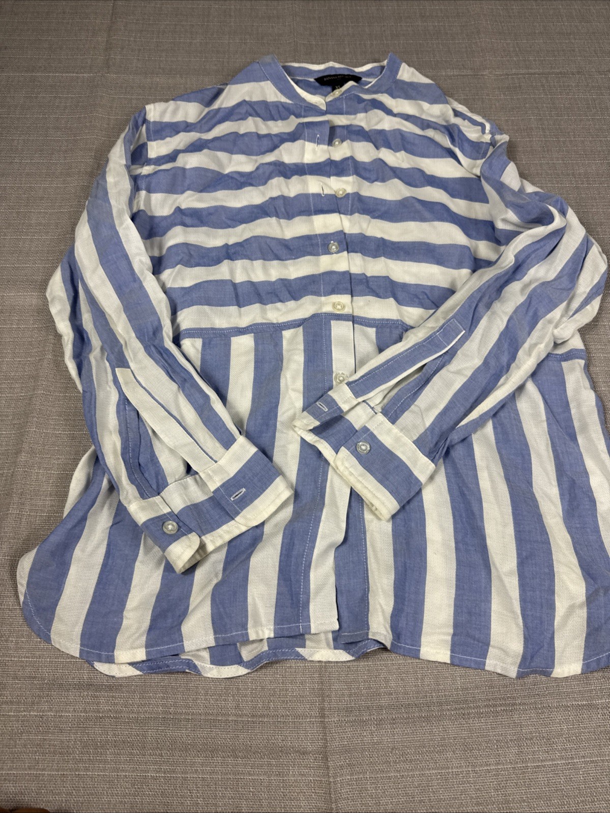 Banana Republic women's Striped white blue long sleeve blouse size XS