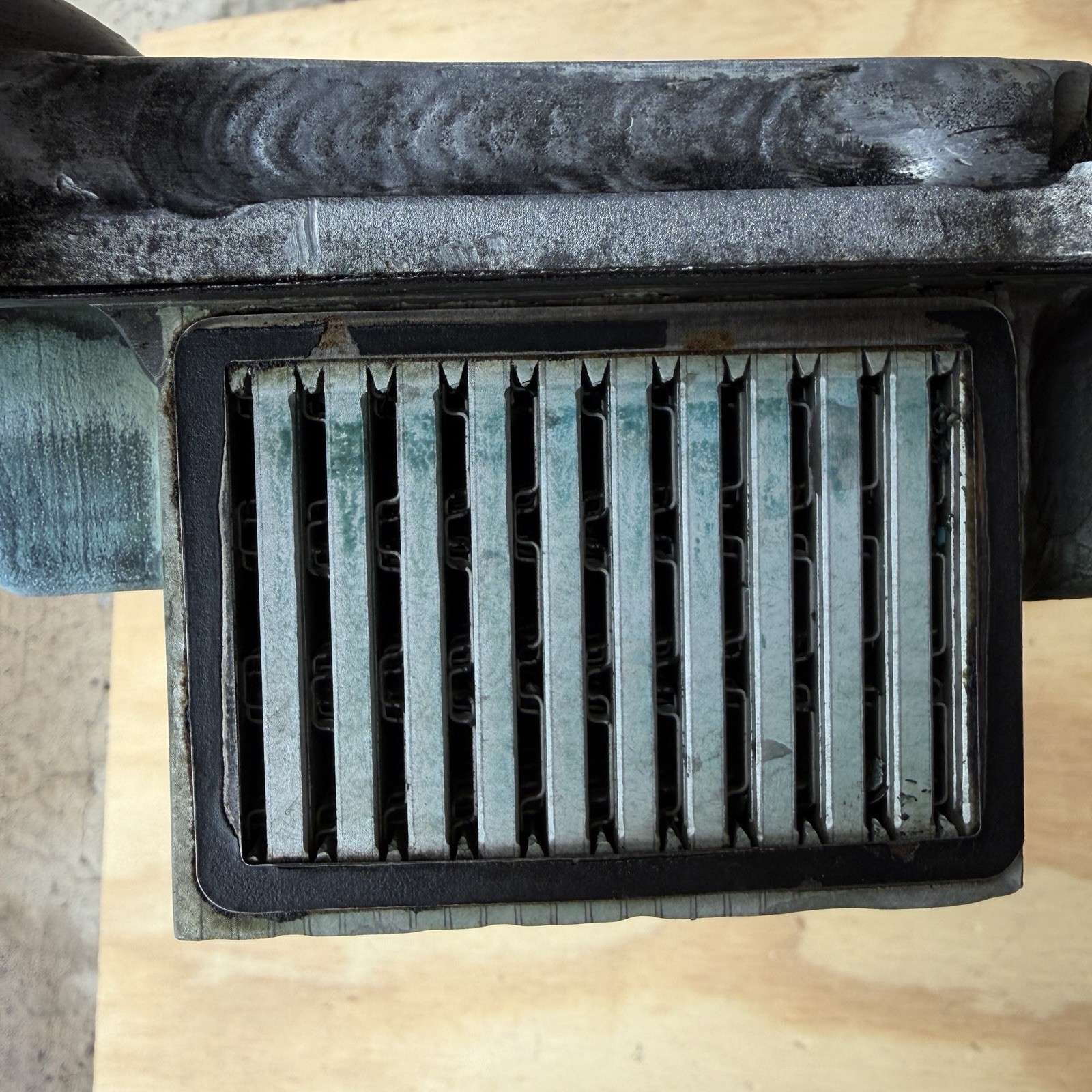 04-19 Maserati GranTurismo M139 M145 Quattroporte Engine Oil Heat Exchanger 4.2L