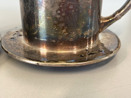 ANTICA COPPIA TAZZA TISANIERA FILTRO METALLO ARGENTATO Broggi ITALY ART DECO '30 - Foto 16 di 16