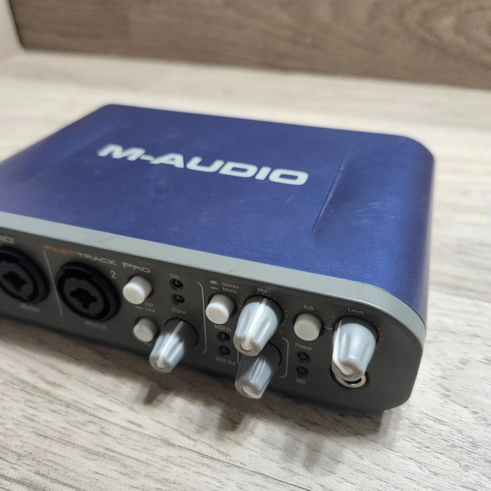 M-Audio Fast Track Pro USB Audio / Midi Interface Blau/Grau - Bild 3 von 4