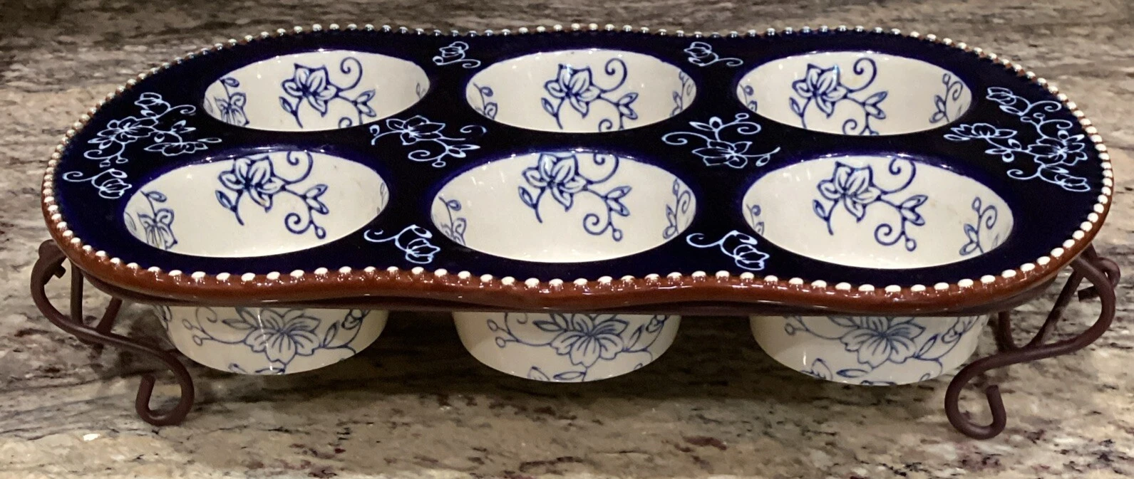 TEMP-TATIONS BY TARA FLORAL LACE BLUE 6 ROUND MUFFIN PAN W RACK DOT EDGE 12 3/8”