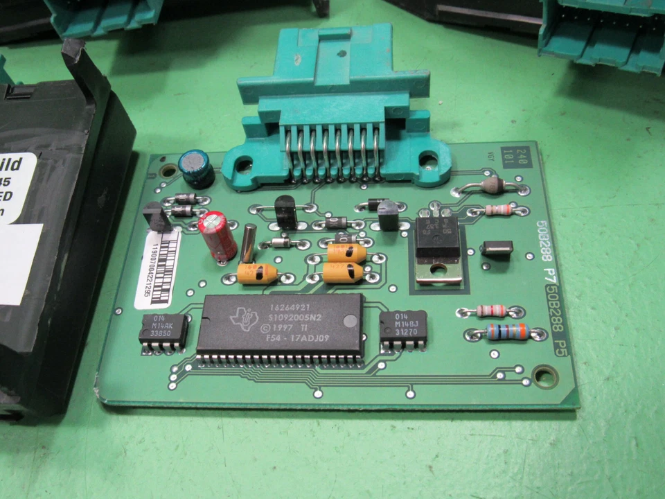 CHEVY SILVERADO K1500 TAHOE C1500 TRUCK ANTI-THEFT PASSLOCK VATS MODULE 19352768 - Image 3 of 4