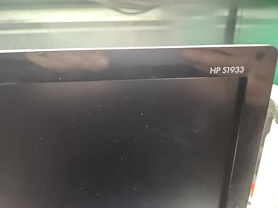 HP S1933, 18.5" LCD MONITOR WITH STAND Warranty included - Free Shipping - Image 2 of 4