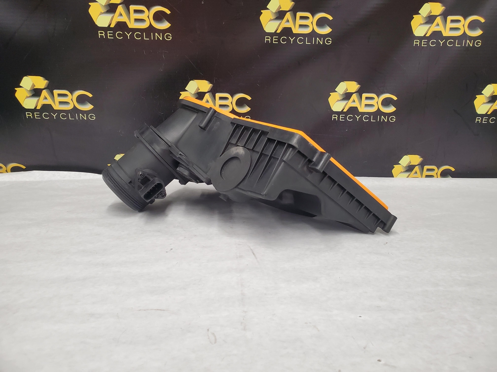 2007 Bentley Flying Spur Lower Air Intake Filter Housing Set Left Right OEM 2007