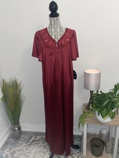 VINTAGE VANITY FAIR Short Sleeve Solid Tuscan Wine Nightgown Quilted Chest NWT L