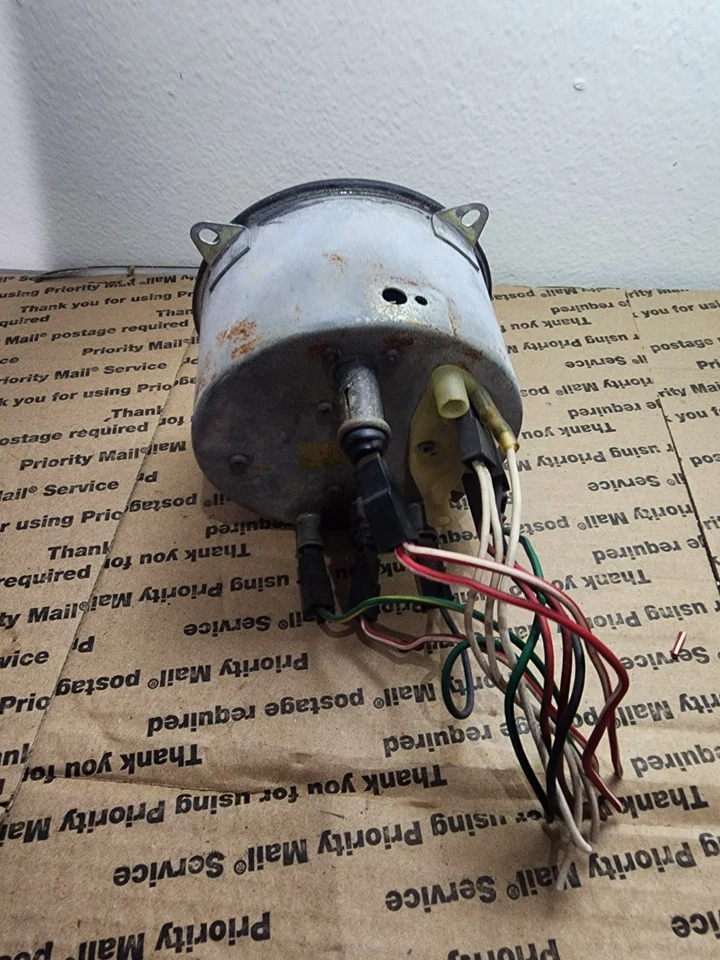 1984 年劳斯莱斯银色 Spur Jaeger 速度计 140MPH 原始设备制造商 UD22129 — 第 3/4 张图片