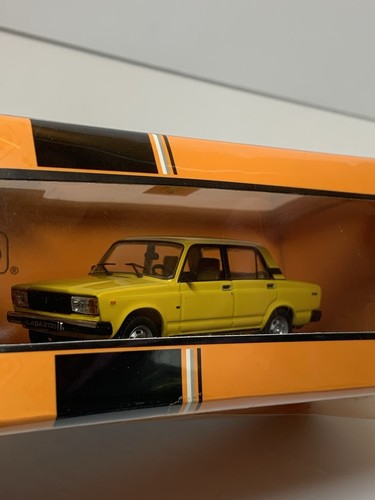 LADA 2105 Limusina 1981 Amarillo IXO CLC341N 1/43 Rusia Polska Jaune Amarillo NRFB - Imagen 12 de 13