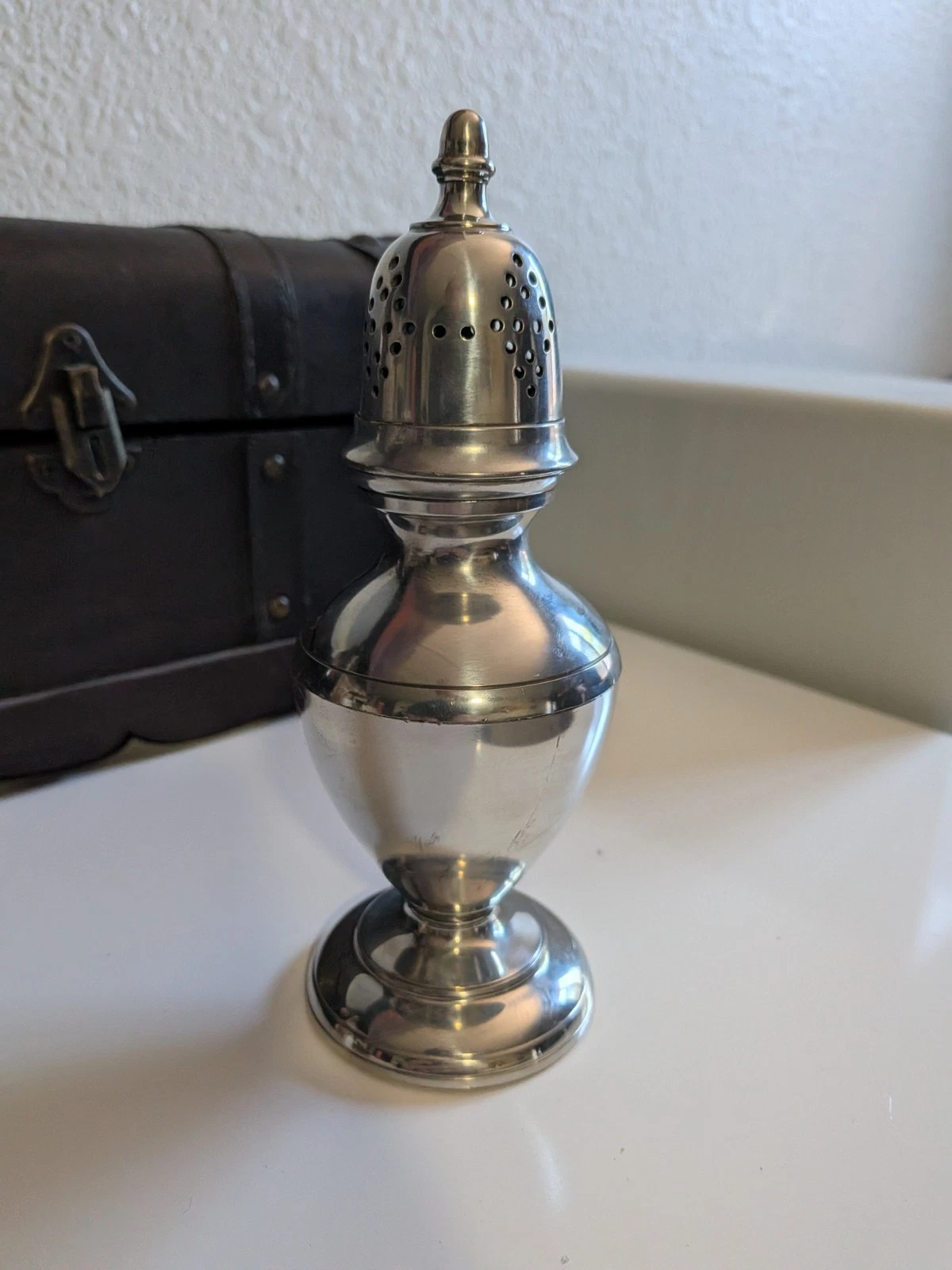 STIEFF Vintage WILLIAMSBURG RESTORATION Pewter Sugar Shaker / Muffineer CW 99