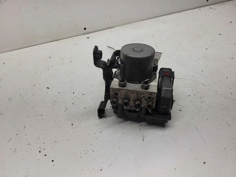 2009-2013 Chevrolet Silverado GMC Sierra 1500 Anti Lock Brake Pump Assembly OEM - Image 2 of 4