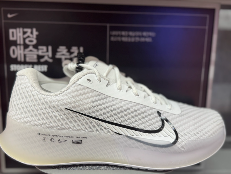 Size 9 - NikeCourt Air Zoom Vapor 11 HC White Black for sale