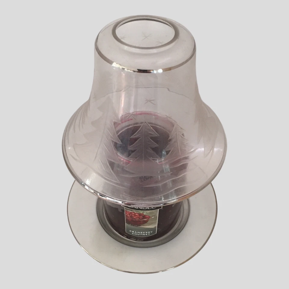 Vela Yankee Grabada 3 Piezas Árboles de Navidad Sombra, Plato y CRANBERRY CHUTNEY 22oz Vela Foto 4 de 4