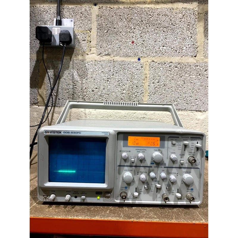 GW Instek GOS-630FC 30 MHz 2-Channel Analogue Oscilloscope LCD Readout Display