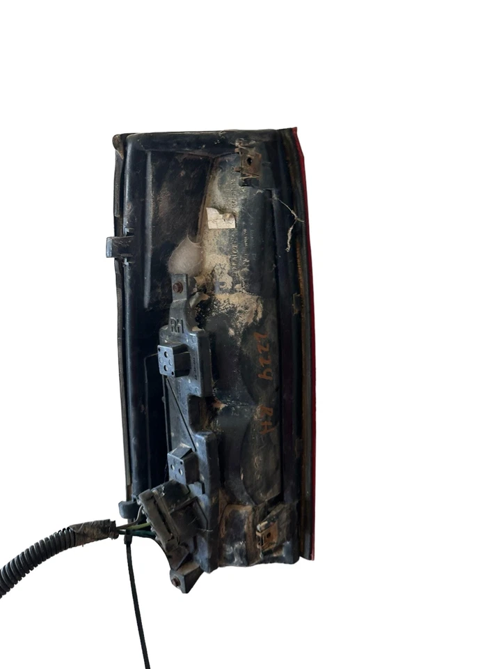 Задний фонарь в сборе для правостороннего пассажира 93 94 95 96 97 98 99 CHEVY PICKUP 1500 - Изображение 4 из 4