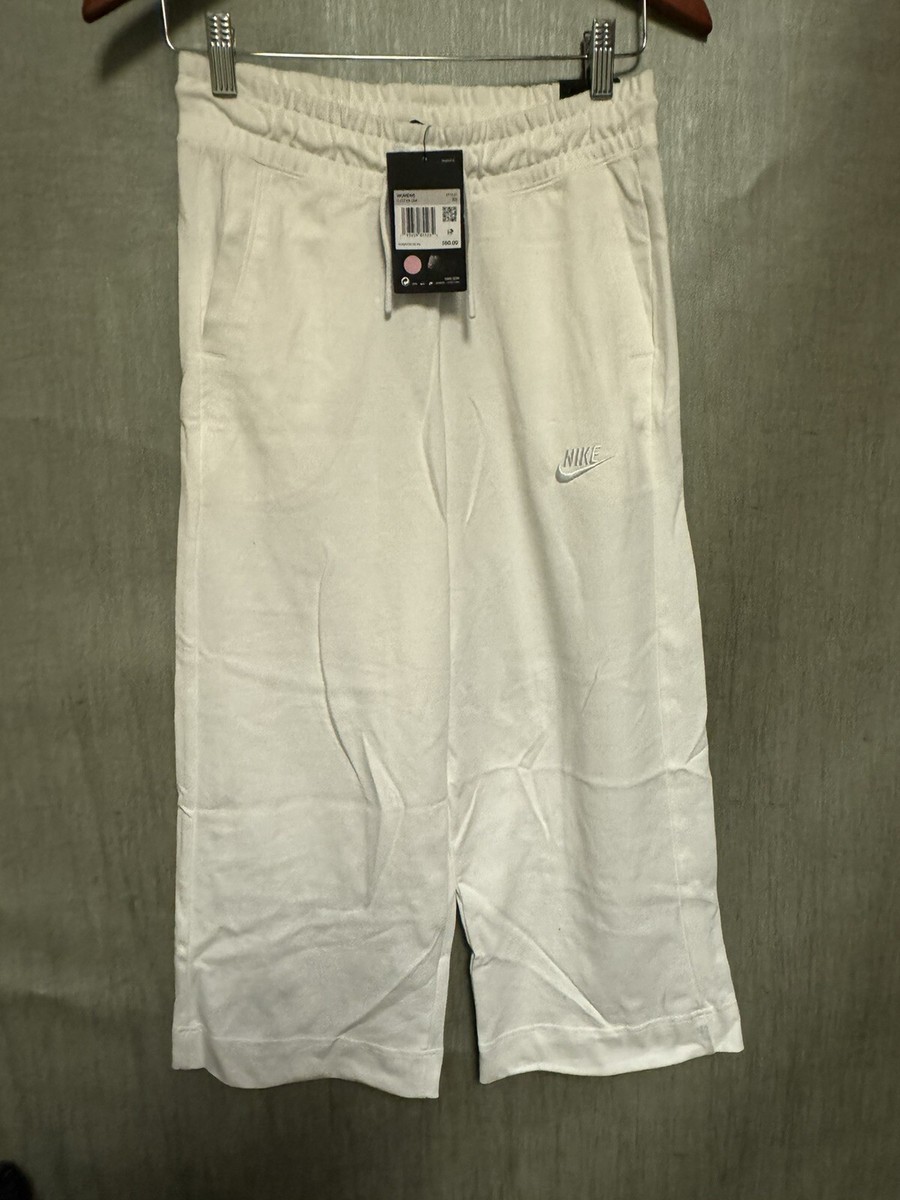 white nike capris