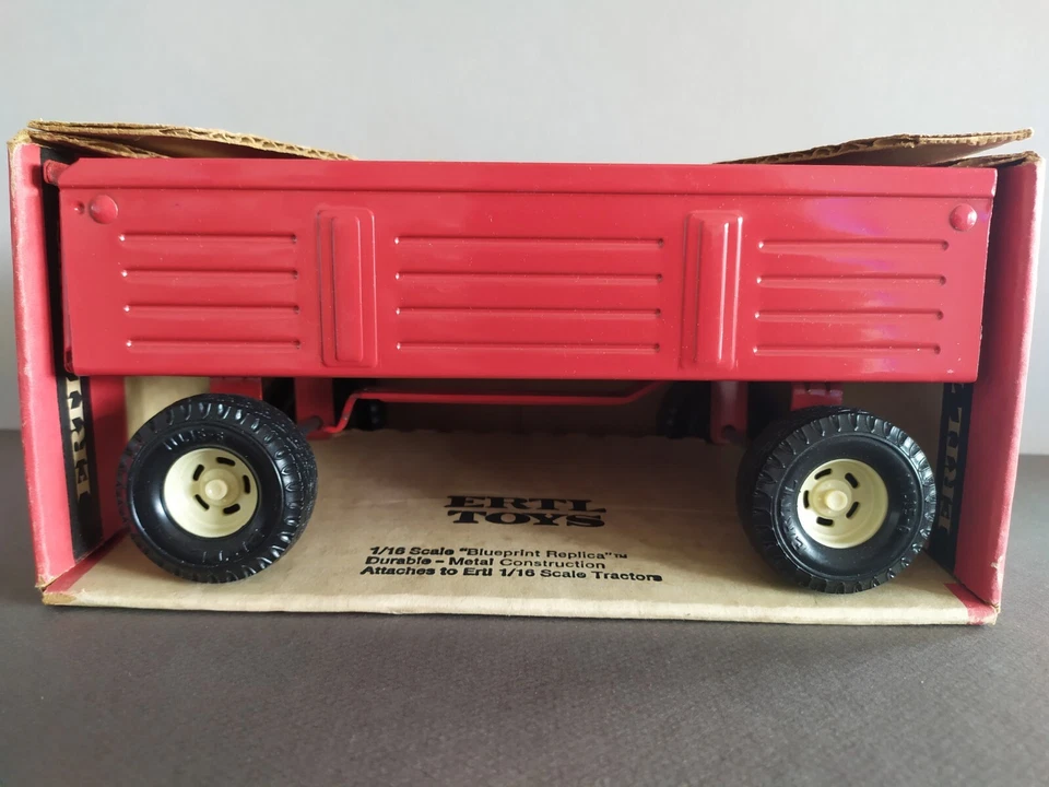 ERTL TOYS INTER. FERME BARGE WAGON IH 1/16 Ref 493 Made in USA vintage Britains - Photo 2/4