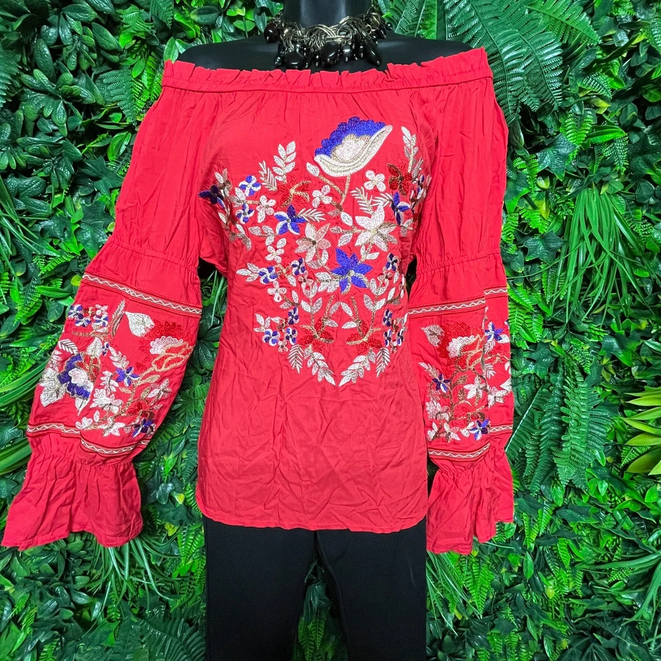 Prendas para el torso Kloset Therapy para mujer rojas medianas acento bordado fuera del hombro 1174 Foto 2 de 4