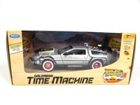 Delorean Time Machine Back To The Future 3 - 1:24 Miniature Modellauto 22444W