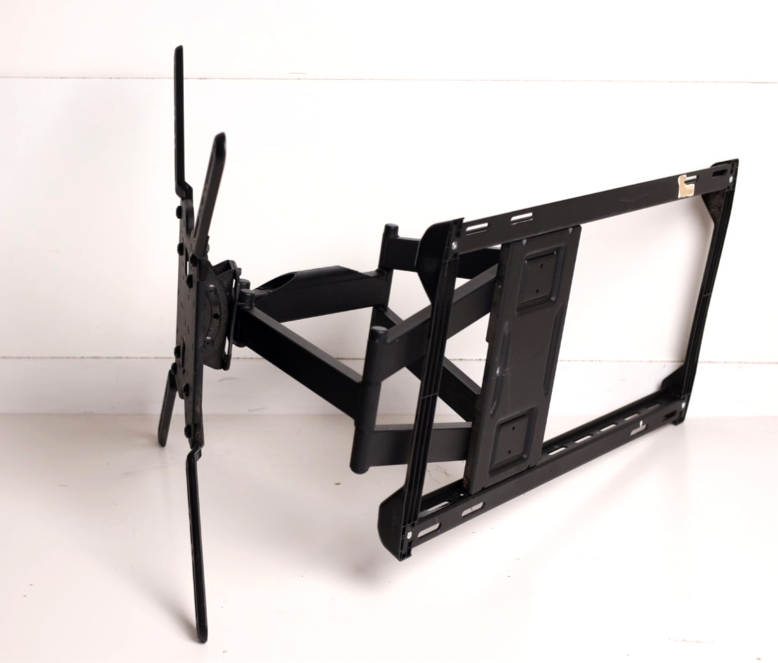 SANUS SLF9 Full Motion 37" - 90" Full-Motion TV Wall Mount r543