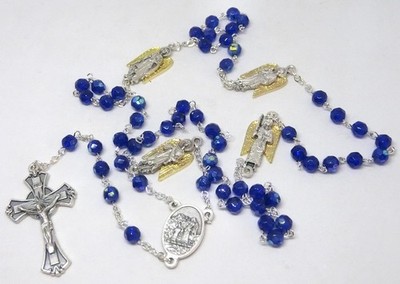 Ros026B Blauer Rosenkranz mit 50 Körnern +5 mit Kreuz Figur Medaille Kreuz Jahr...