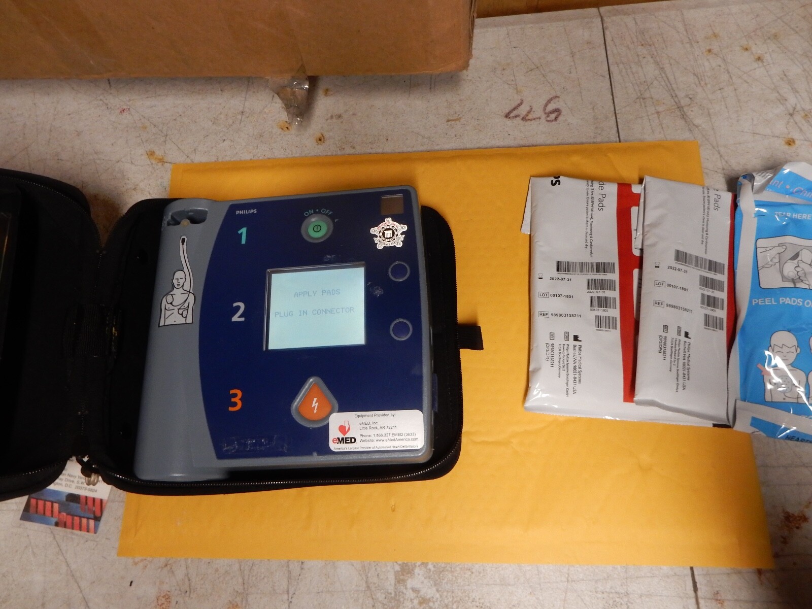 Philips FR2+ Heartstart Automatic External Defibrillator AED W/ Pads