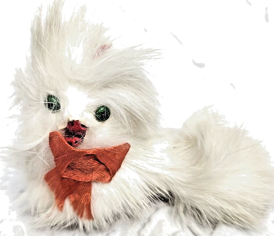 Perro Spritz de piel blanca de los años 30 para muñeca pequeña de moda francesa - 3 1/2" acostado plano Foto 2 de 4