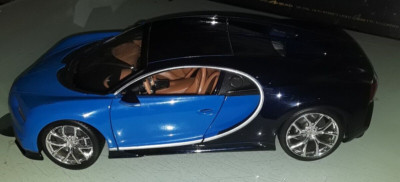 burago BUGATTI CHIRON  light blue & metallic dark blue  1/18