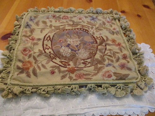Aubusson Needlepoint Pillow Cover no tag 18” X 16” Floral Ring Roses Tassels EUC - Picture 16 of 16