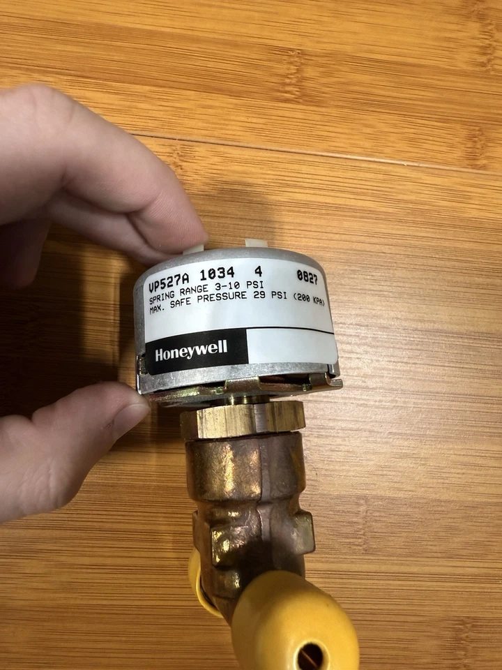 Nuevo Honeywell VP527A 1034 4 válvulas neumático N.O. 1,6 CV 1/2” O.D. 3-10PSIG Foto 3 de 4