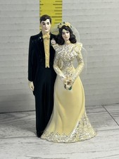 Wilton 2011 Plastic Bride  Groom Cake Topper missing bouquet 03