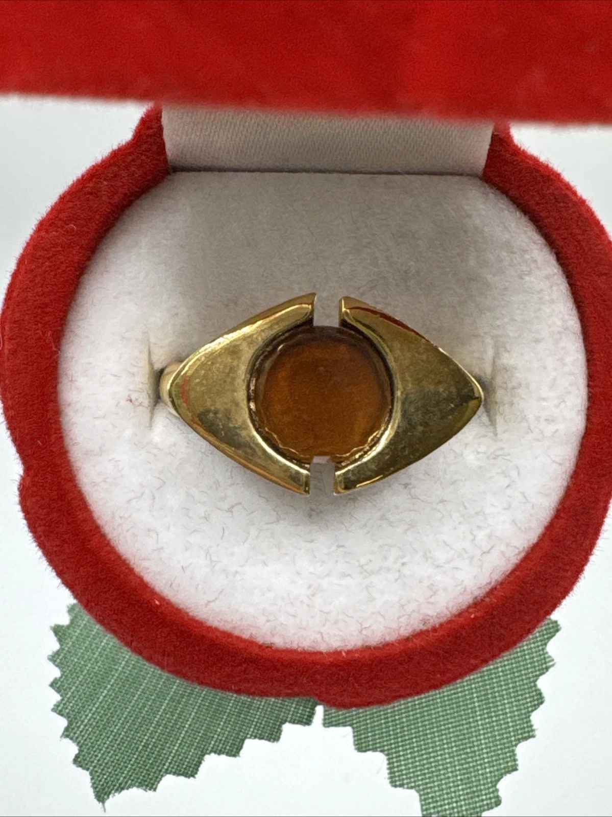 Bague vintage fantaisie avec pierre marron. Taille 55.