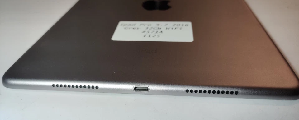Apple iPad Pro 9.7" 32GB Grey A1673 WiFI Working Well #571A - Image 4 of 4