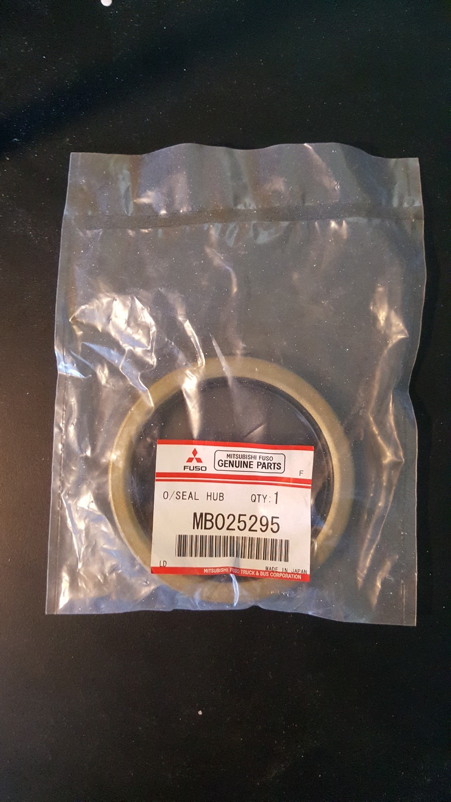 Genuine Mitsubishi FUSO MB025295 Oil Seals Front Wheel Hub for  