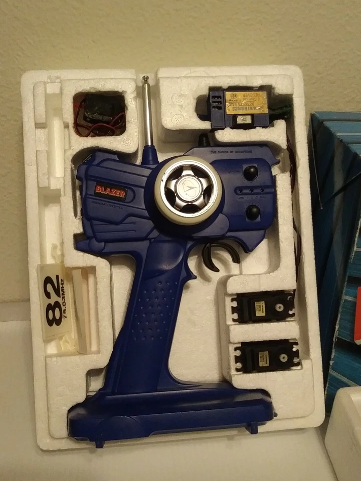 RARE BLUE Airtronics Sanwa Blazer Sport 75mhz RC Transmitter Tamiya Vintage - Image 2 of 4
