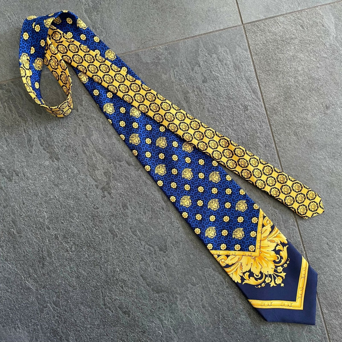 タンキニ Versace Medusa Tie-Fastening One-Piece s-l1200.jpg