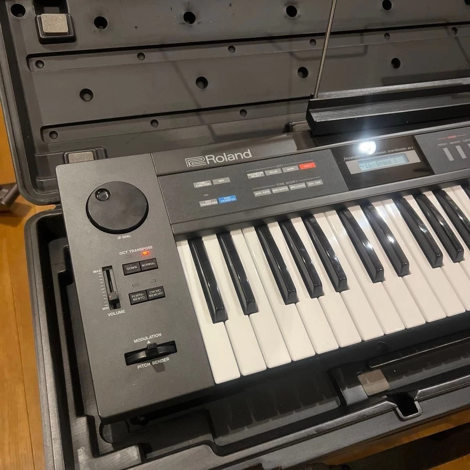 Roland Alpha Juno 2 61 Key Polyphonic Synthesizer Synth Keyboard with Hard case - Image 4 of 4