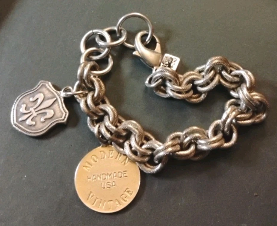 Vintage JOHN WIND Chunky Fleur De Lis e Berloque "JW" Tom Dourado 7"+ Pulseira! - Imagem 2 de 4