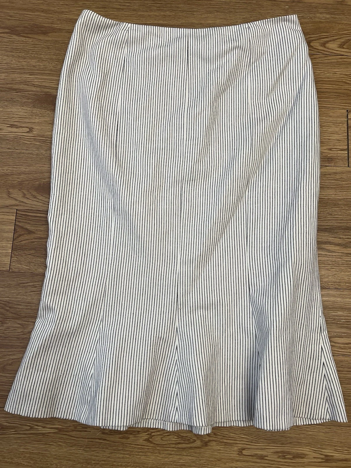 Ralph Lauren Skirt Size 4 Cotton/Linen White w/ Black Pinstripe Trumpet