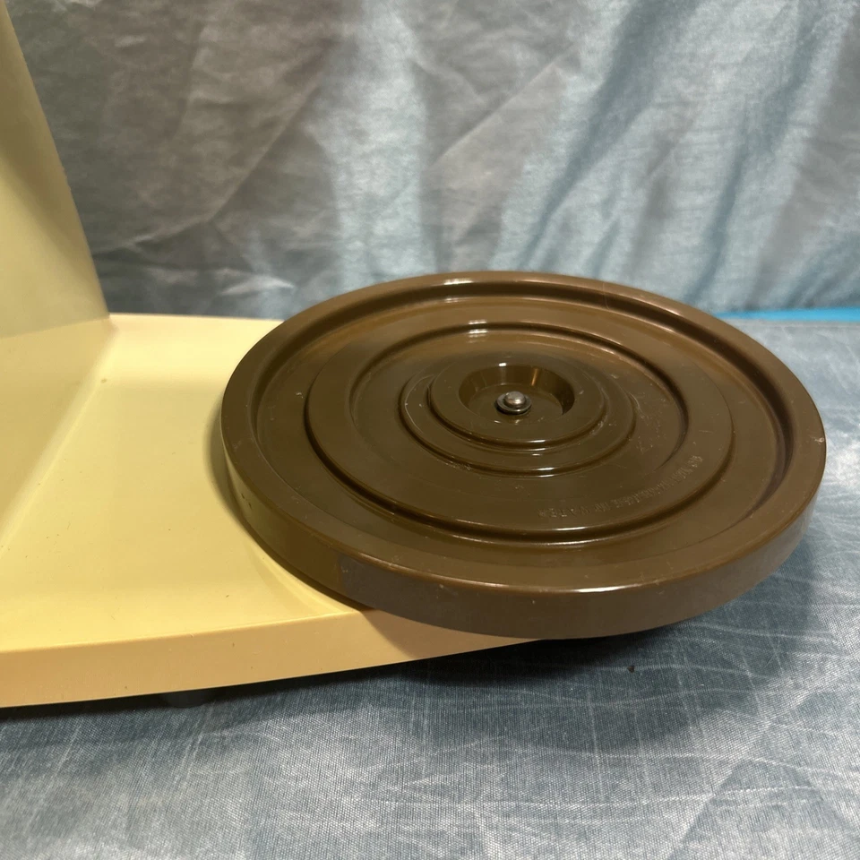 Mezclador de centro de cocina Oster Regency de colección procesador con accesorios Foto 3 de 4