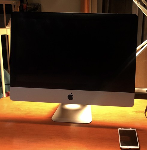  iMac 21.5, Intel Core i5 3,6 Ghz, 12Go de RAM, SSD 500Go, macOS Monterey - Photo 10/14
