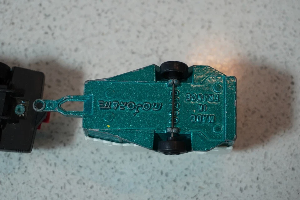 Remolque Majorette sedán y caballo verde Volvo blanco y verde 1/61 fundido a presión Foto 3 de 4