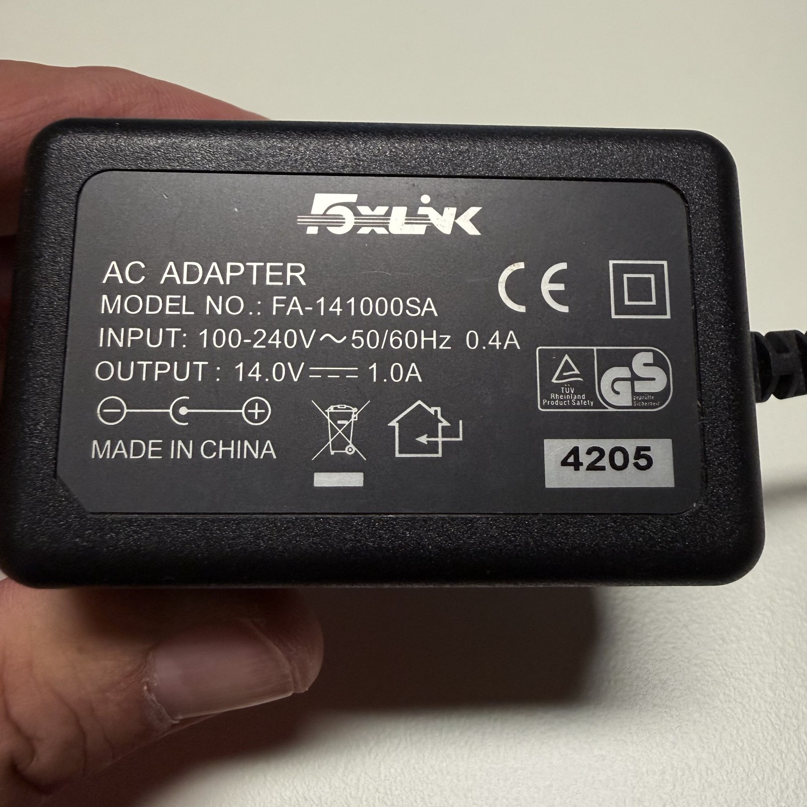 AC-DC ADAPTOR ( 230v-50-60Hz 0.4A / 14.0 V - 1.0A)