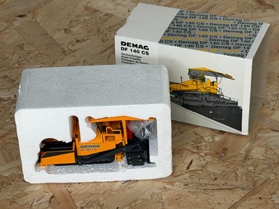 NZG 1:50 395 DEMAG 140 CS ASPHALT PAVER NM IN OVP (NM-8)