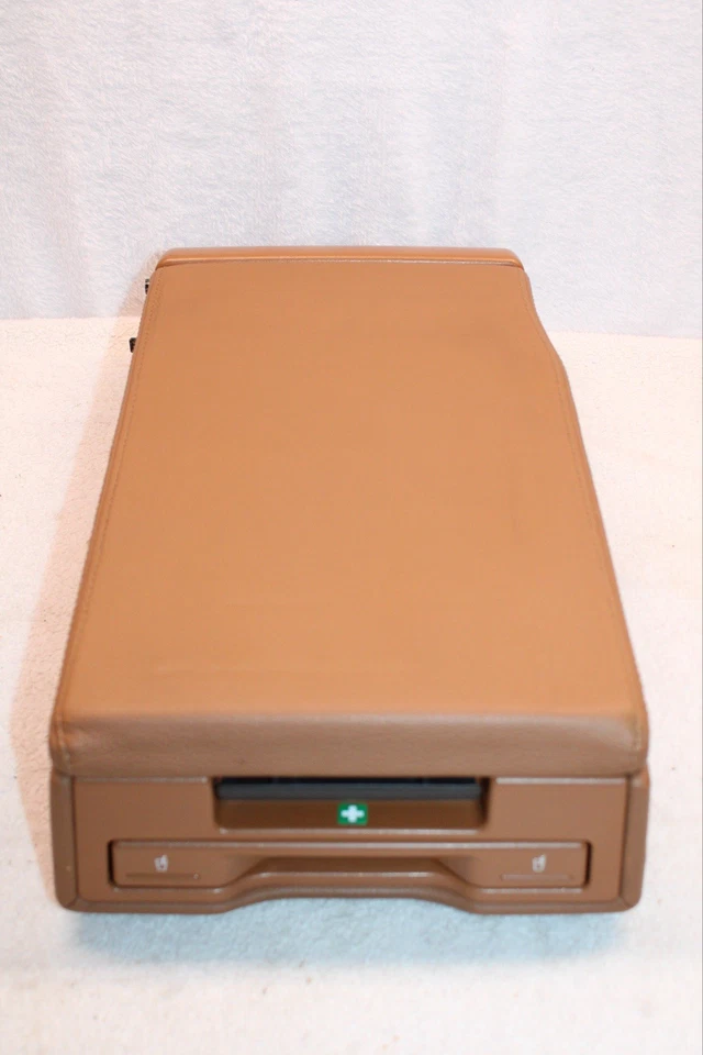 Consola trasera AUDI B6 C6 B7 A4/S4 A6/S6 S-line con portavasos + kit de primeros auxilios OEM Foto 2 de 4