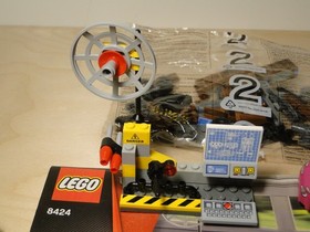 LEGO Cars: Mater's Spy Zone 8424 8201 Disney Cars  Mater Acer Tow Truck Lot